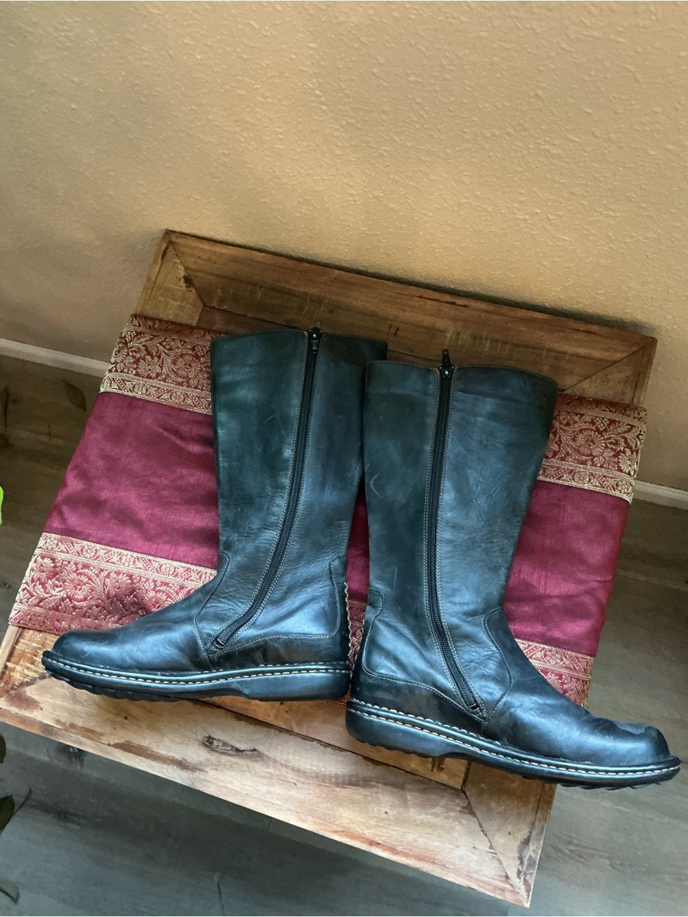 Born Leather Tall Boots
Size: 8 / EU 39 Black - Picture 6 of 16